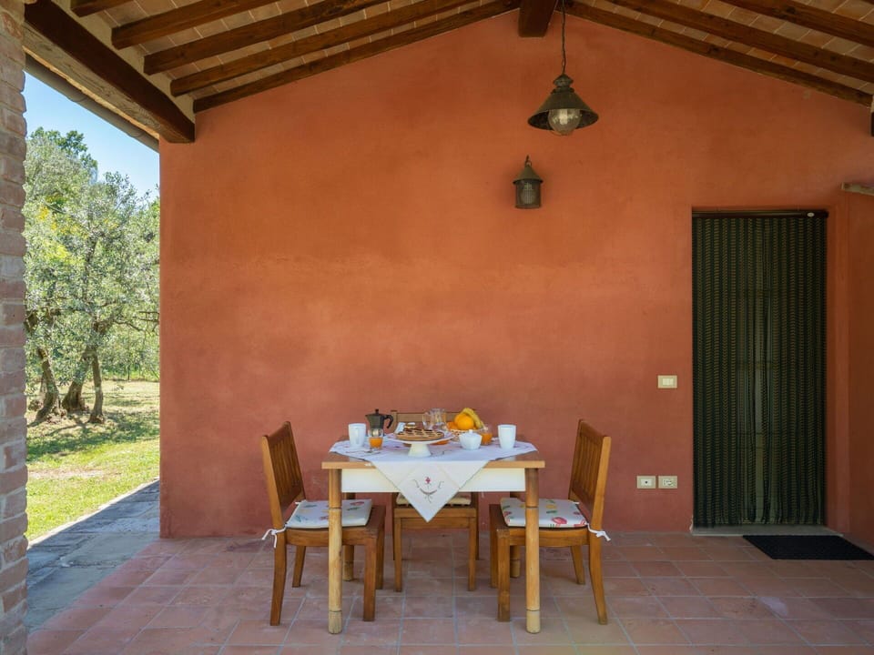 Table, Furniture, Plant, Building, Tableware, Wood, Chair, Interior Design, House, Shade