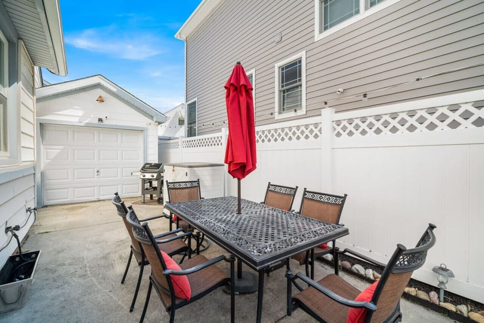 Outdoor Dining Space