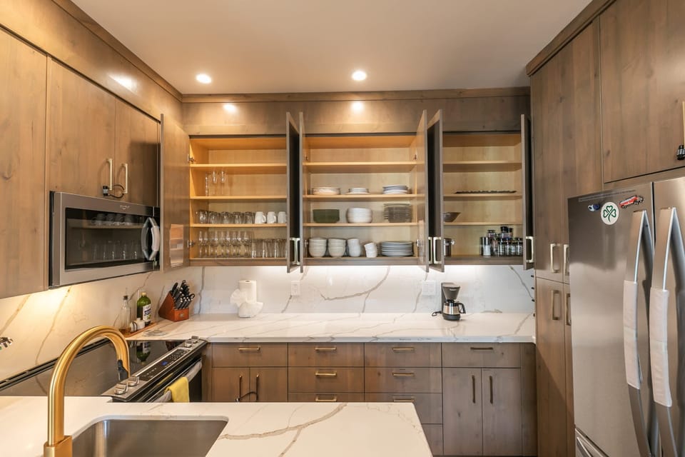 The fully equipped kitchen has everything you need to prepare a delicious home cooked meal.