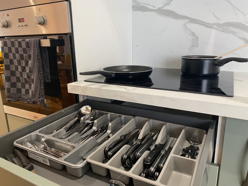 Design Townhome | Private kitchen | Full-size fridge, microwave, oven, stovetop