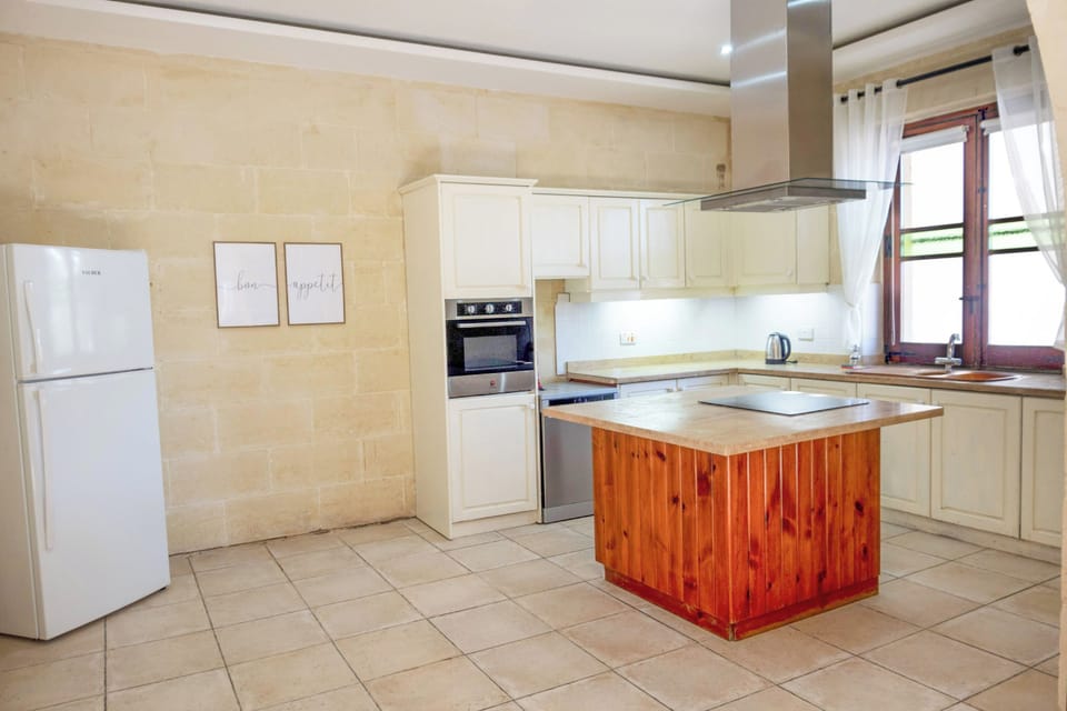 Family House, Multiple Bedrooms, 2 Bathrooms (Zest Gozitan Villa & Pool) | Private kitchen | Fridge, microwave, oven, stovetop