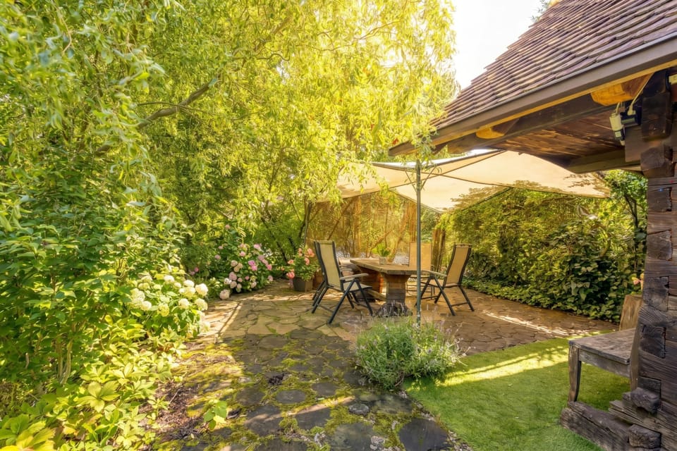 Family Chalet, Multiple Bedrooms (Sweet Dream Cottage) | Outdoor dining