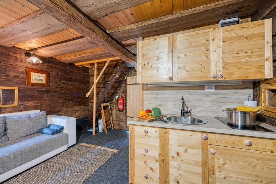 Family Chalet, 1 Bedroom, Balcony (Sweet Dream Cottage) | Living area