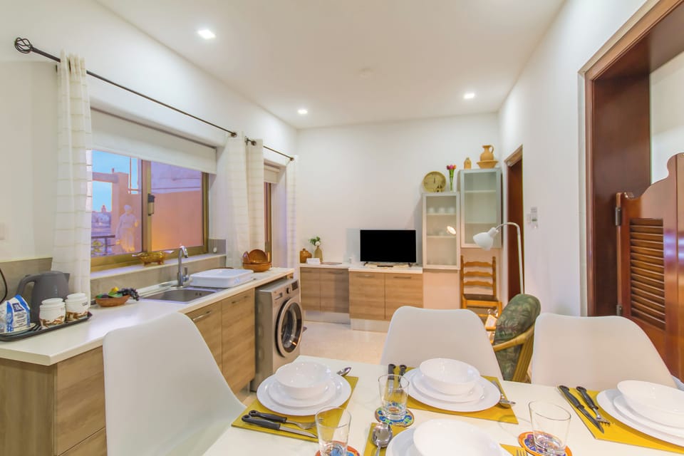 Family Townhome, 2 Bedrooms, 2 Bathrooms (Sunny Maltese townhouse Madonnina) | Private kitchen