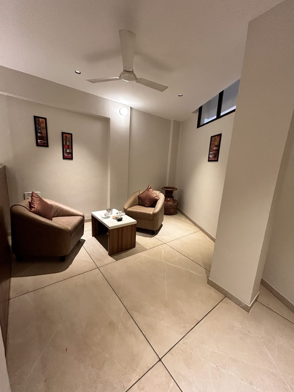 Executive Suite | Living area | 48-inch LCD TV with satellite channels