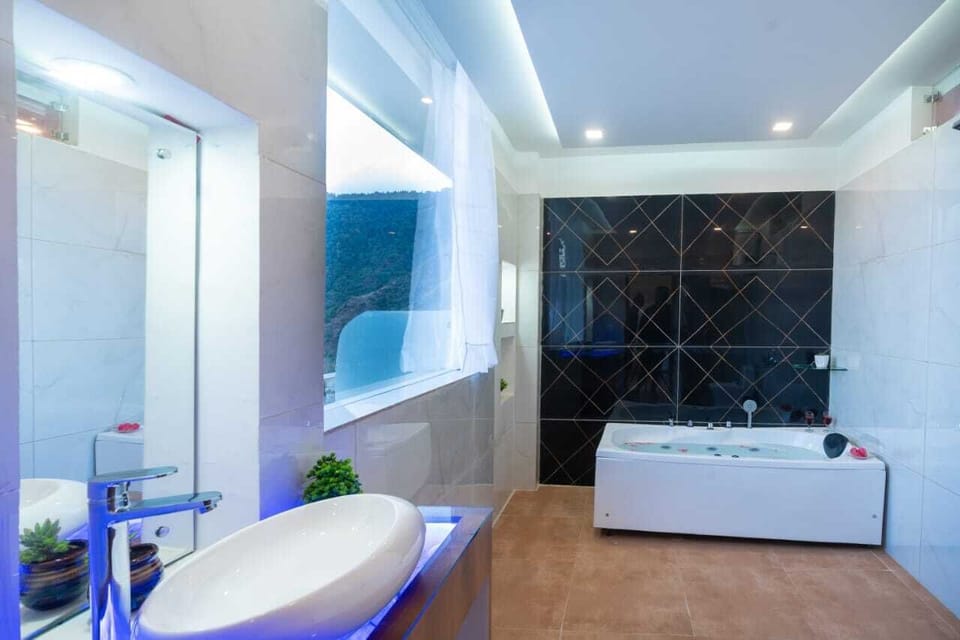 Deep soaking bathtub