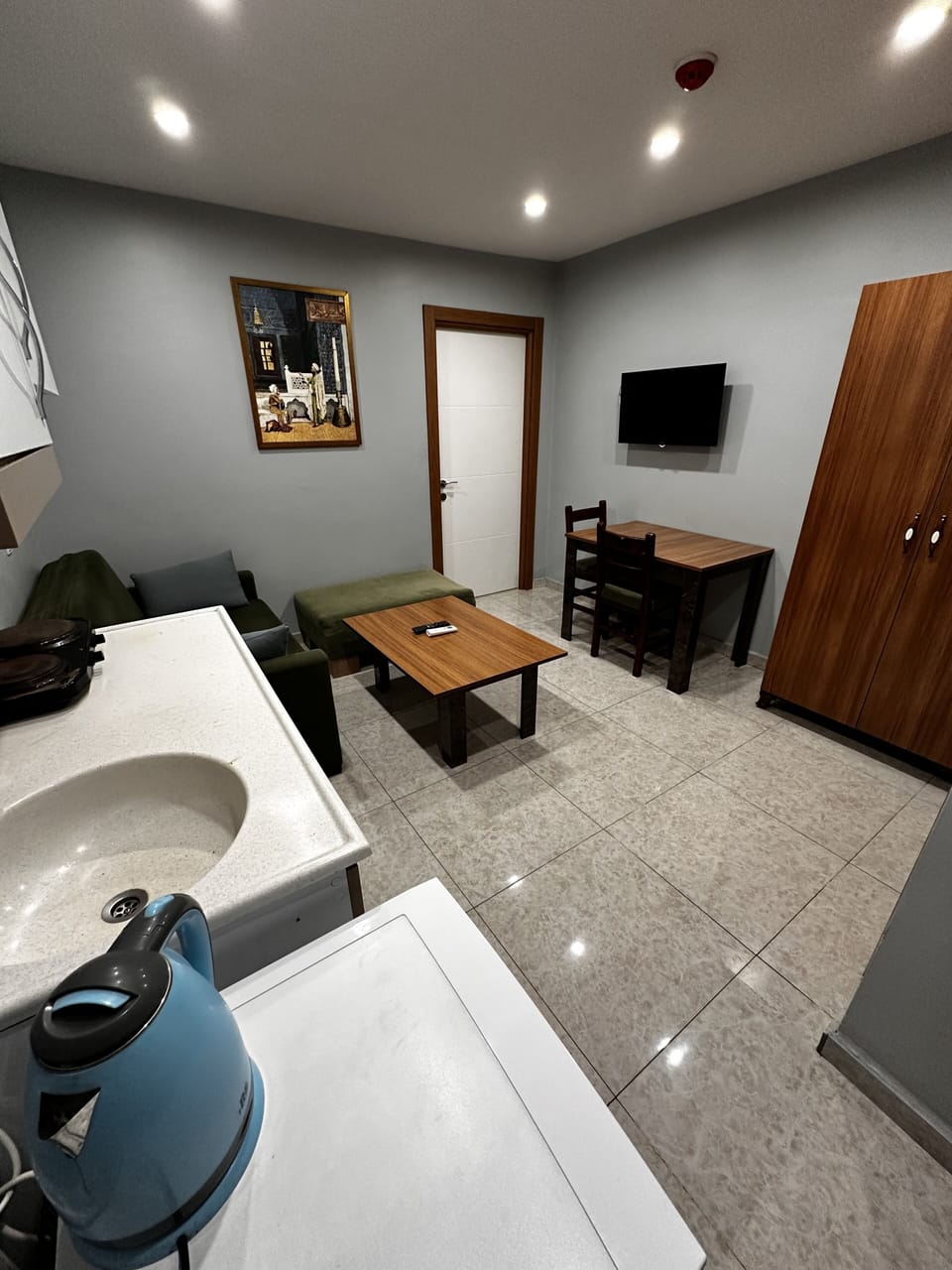 Standard Apartment | Private kitchen | Fridge, microwave, stovetop, electric kettle
