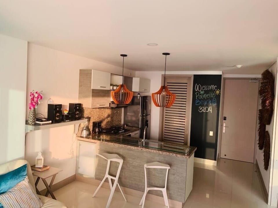 Cocina equipada y zona de labores 