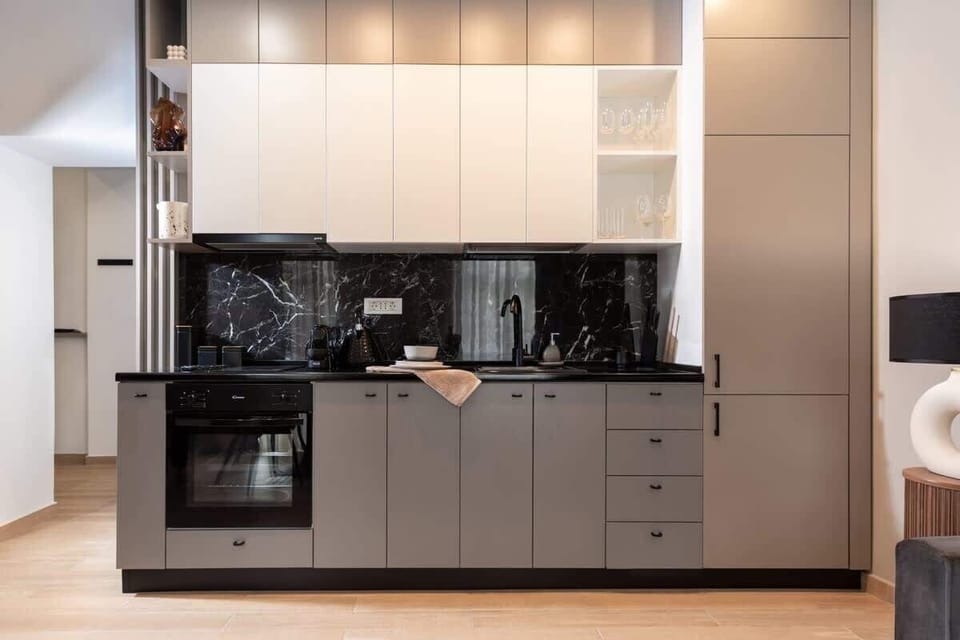 Step into culinary innovation in our sleek, modern kitchen, where cutting-edge design meets functionality for an unmatched cooking experience 🍽️💡