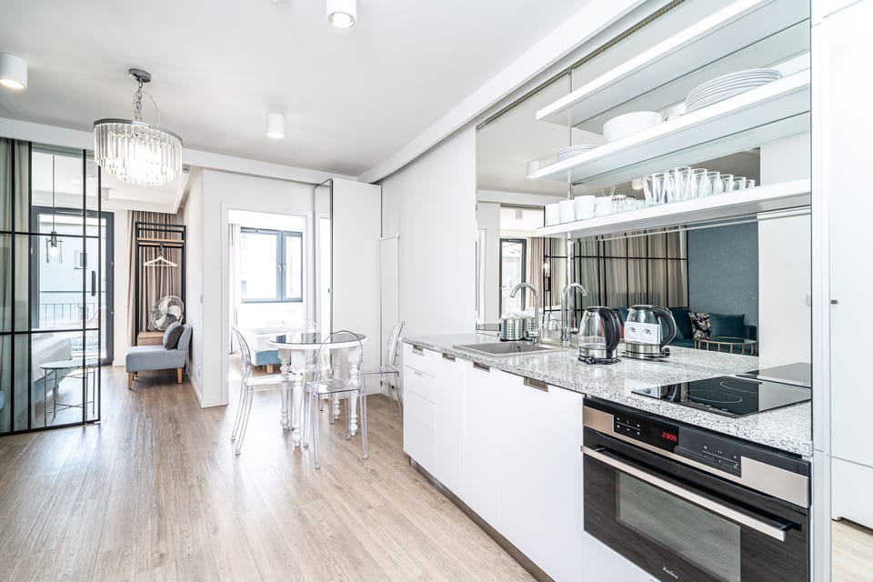 Comfort Apartment | Private kitchenette | Fridge, stovetop, coffee/tea maker, electric kettle