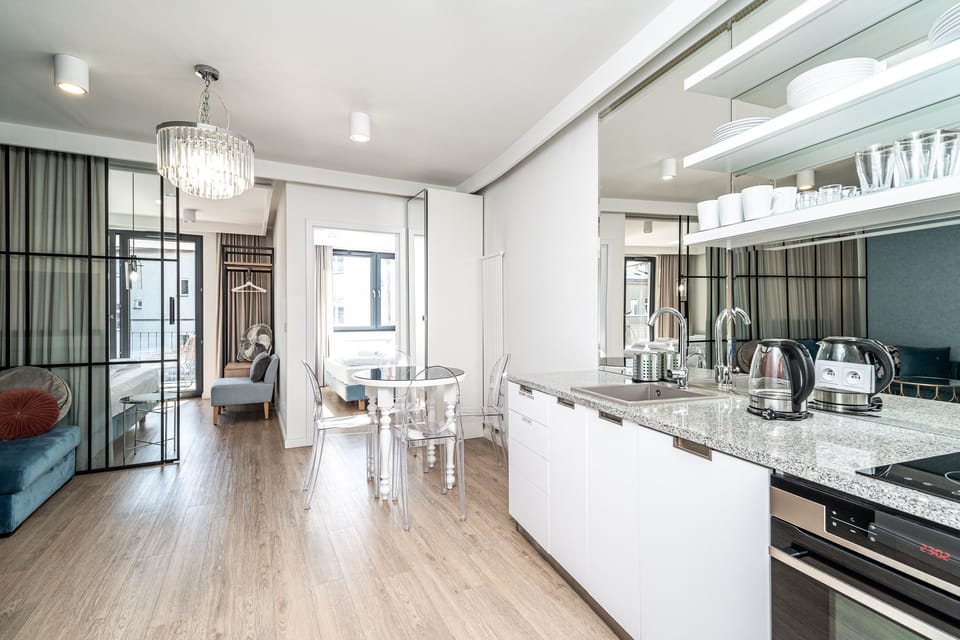 Comfort Apartment | Private kitchenette | Fridge, stovetop, coffee/tea maker, electric kettle