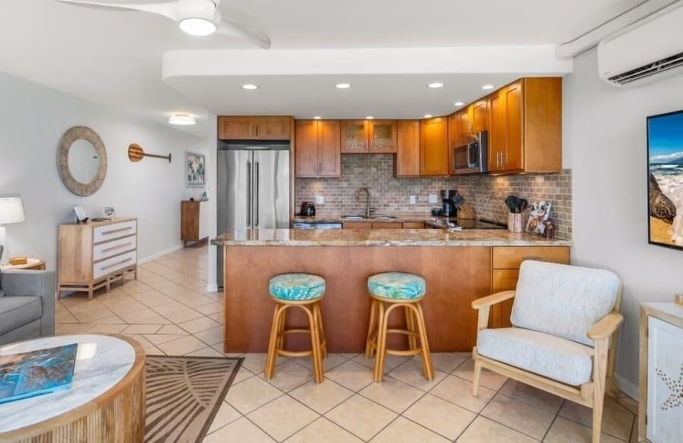 Condo, 1 Bedroom | Living area