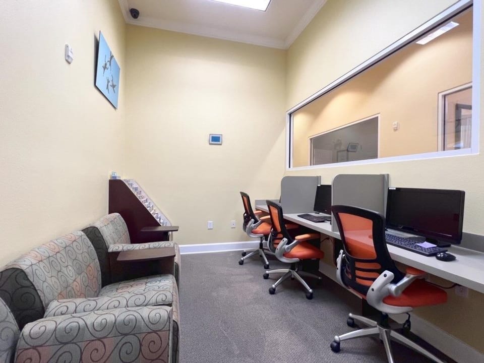 House, 4 Bedrooms | Business center