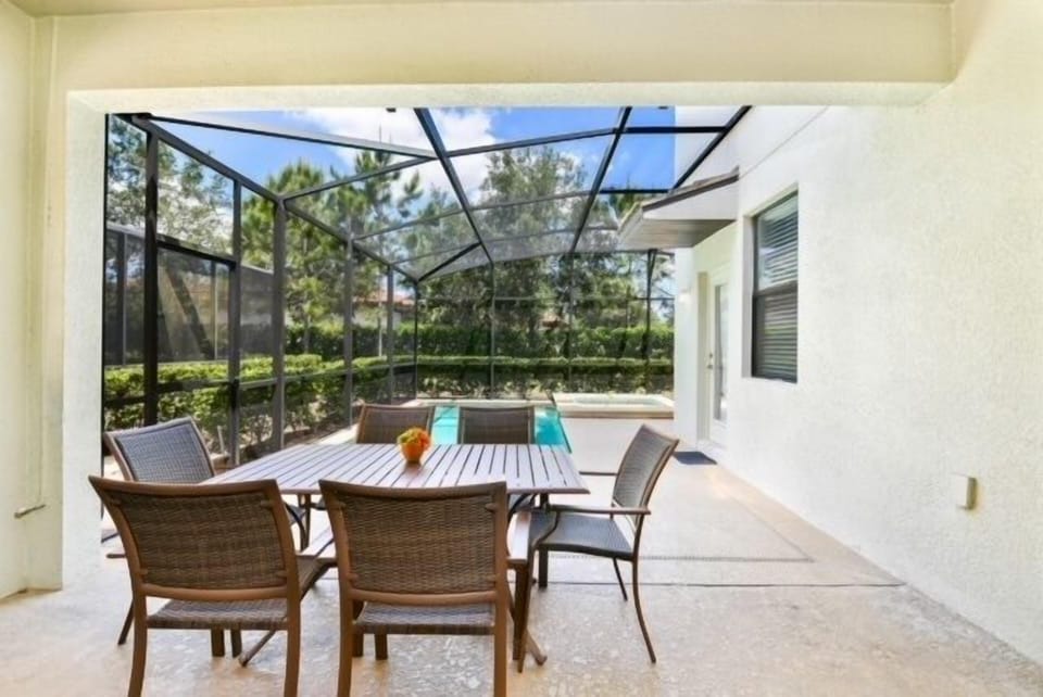 House, 5 Bedrooms | Outdoor dining
