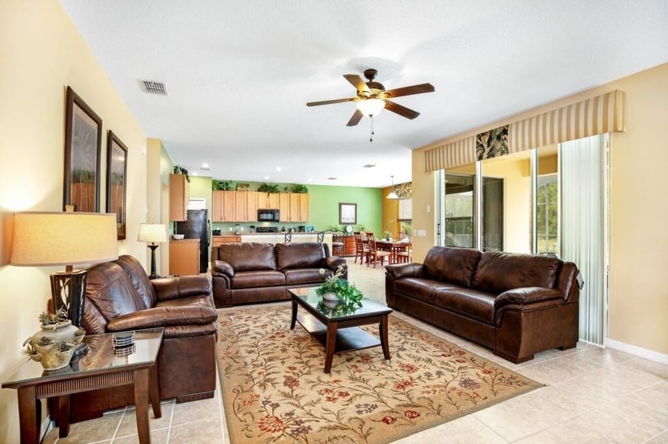 House, 6 Bedrooms | Living area
