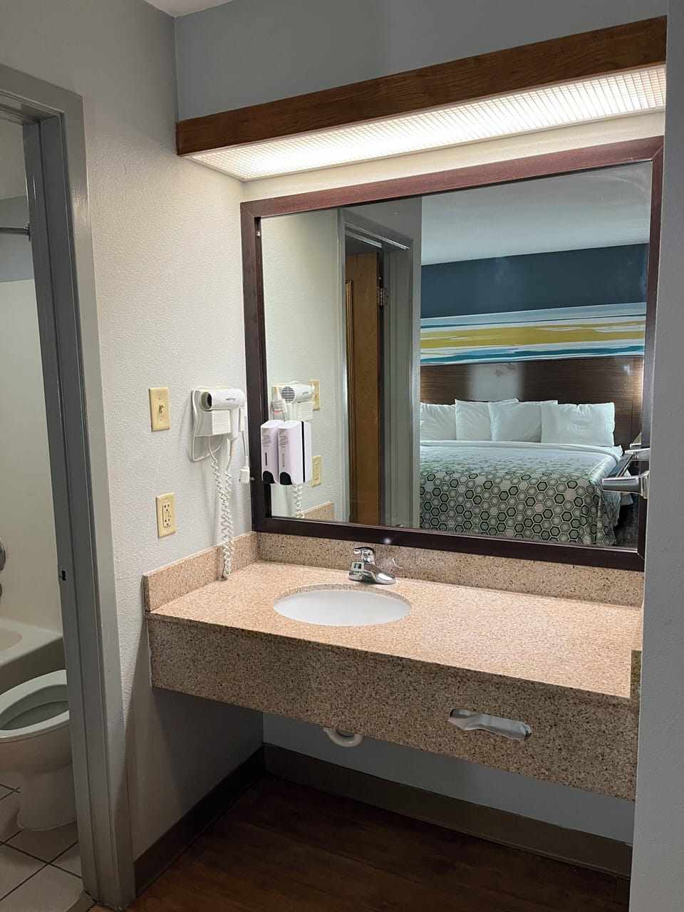Combined shower/tub, towels, toilet paper