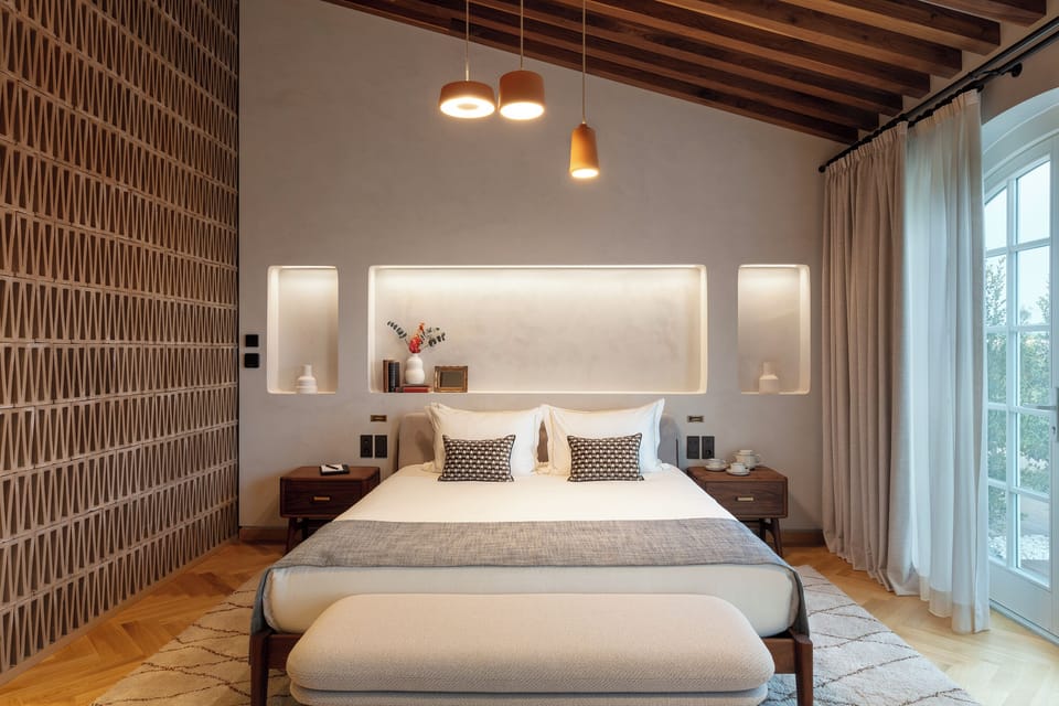 Signature Suite, Terrace | Premium bedding, down comforters, memory foam beds, minibar