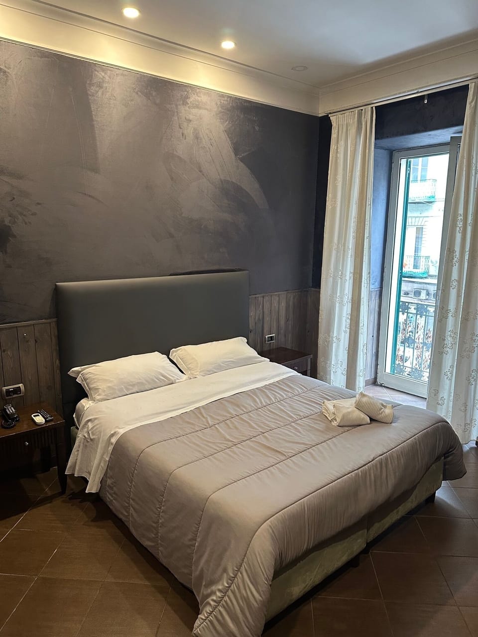 Room | Free WiFi