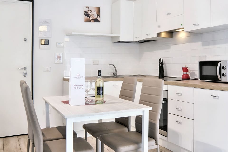 Comfort Apartment, Balcony, City View | Private kitchen | Fridge, microwave, oven, stovetop