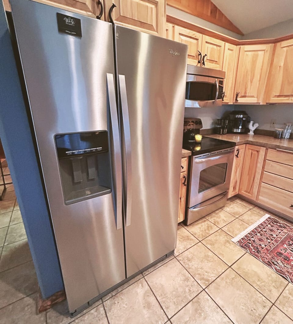 Modern, well-equipped kitchen—ideal for culinary adventures.