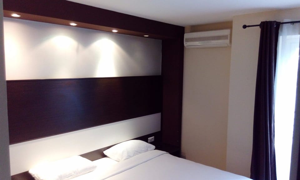 Standard Double or Twin Room, Private Bathroom | Minibar, laptop workspace, blackout drapes, WiFi (free)