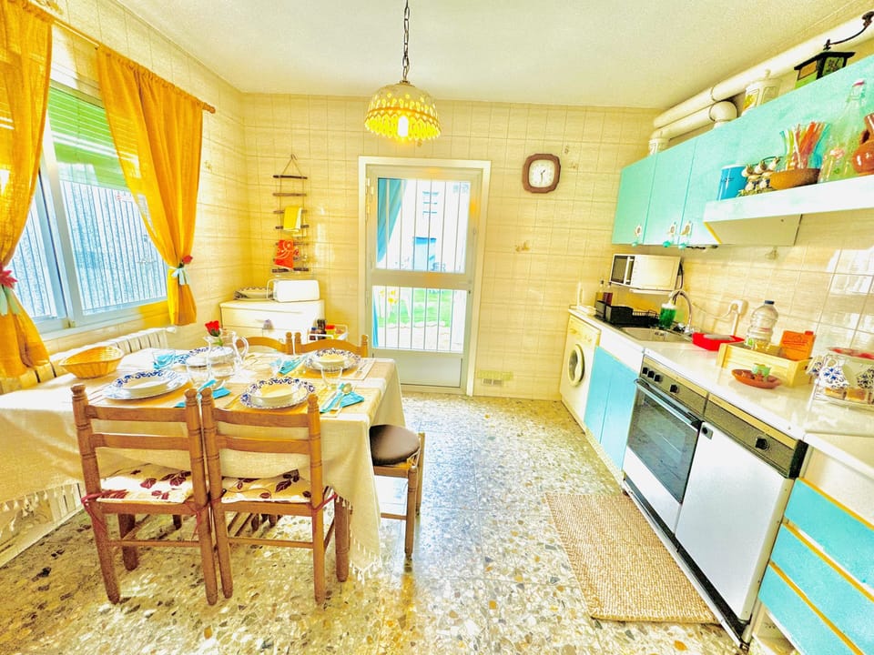 Classic Duplex, Mountain View | Private kitchen | Microwave, oven, stovetop, toaster