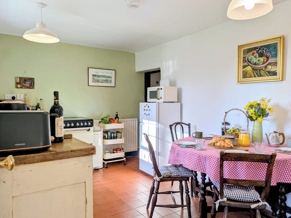 Cottage | Dining