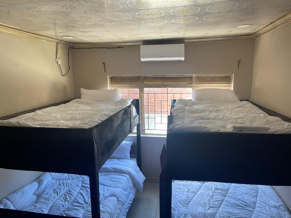 4 bedrooms, desk, soundproofing, iron/ironing board