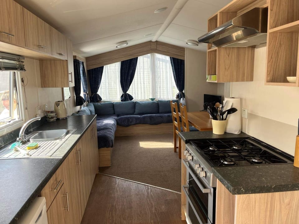 Chalet | Private kitchen | Fridge, microwave, oven, stovetop