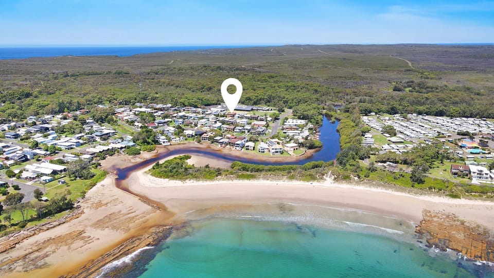 Sylvia's at Currarong | 550m to Currarong Beach and town centre