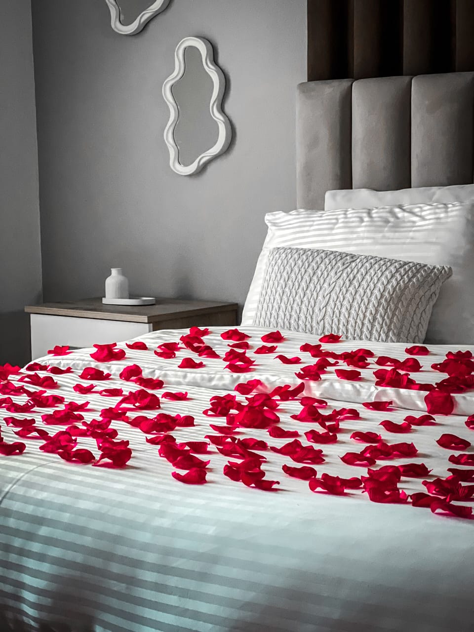 Hypo-allergenic bedding available, minibar, desk, laptop workspace