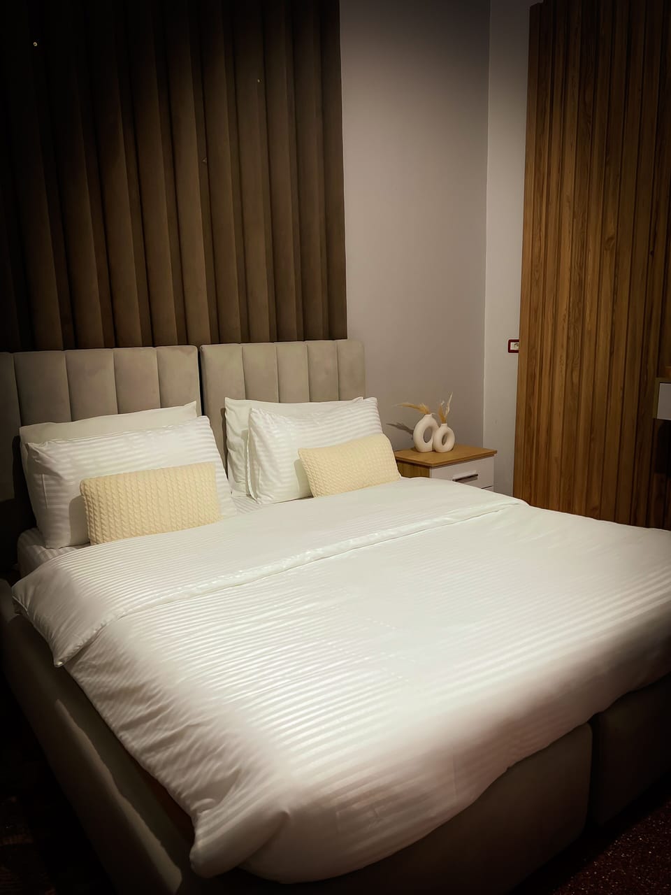 Hypo-allergenic bedding available, minibar, desk, laptop workspace