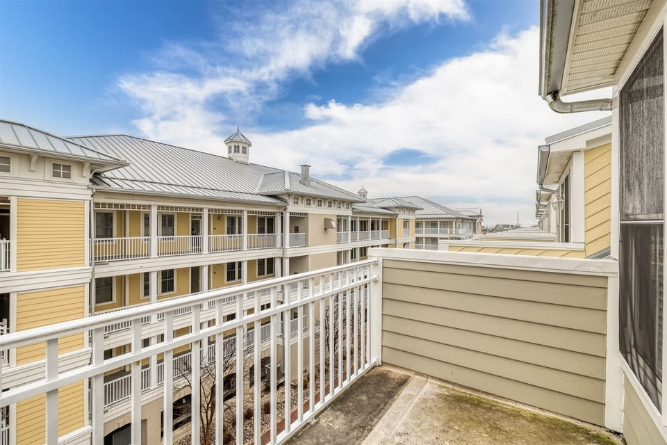 Sunset Island 30 Island Edge Drive Top Floor Balcony