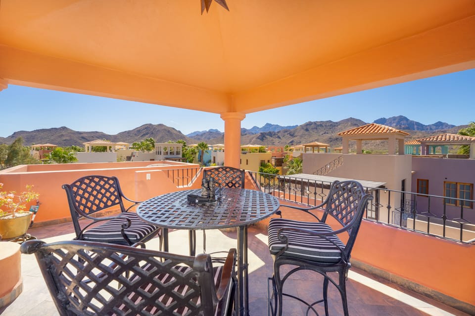 Patio Furniture / Great Mountain View