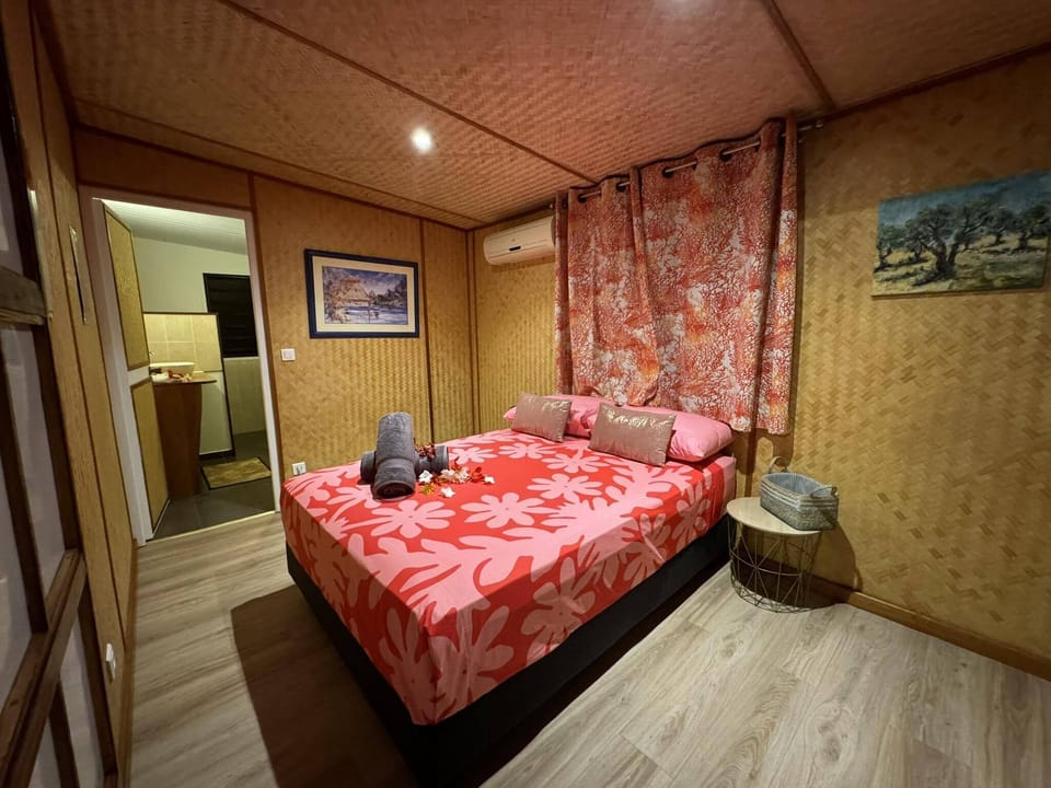 Comfort Room | Iron/ironing board, WiFi (free)
