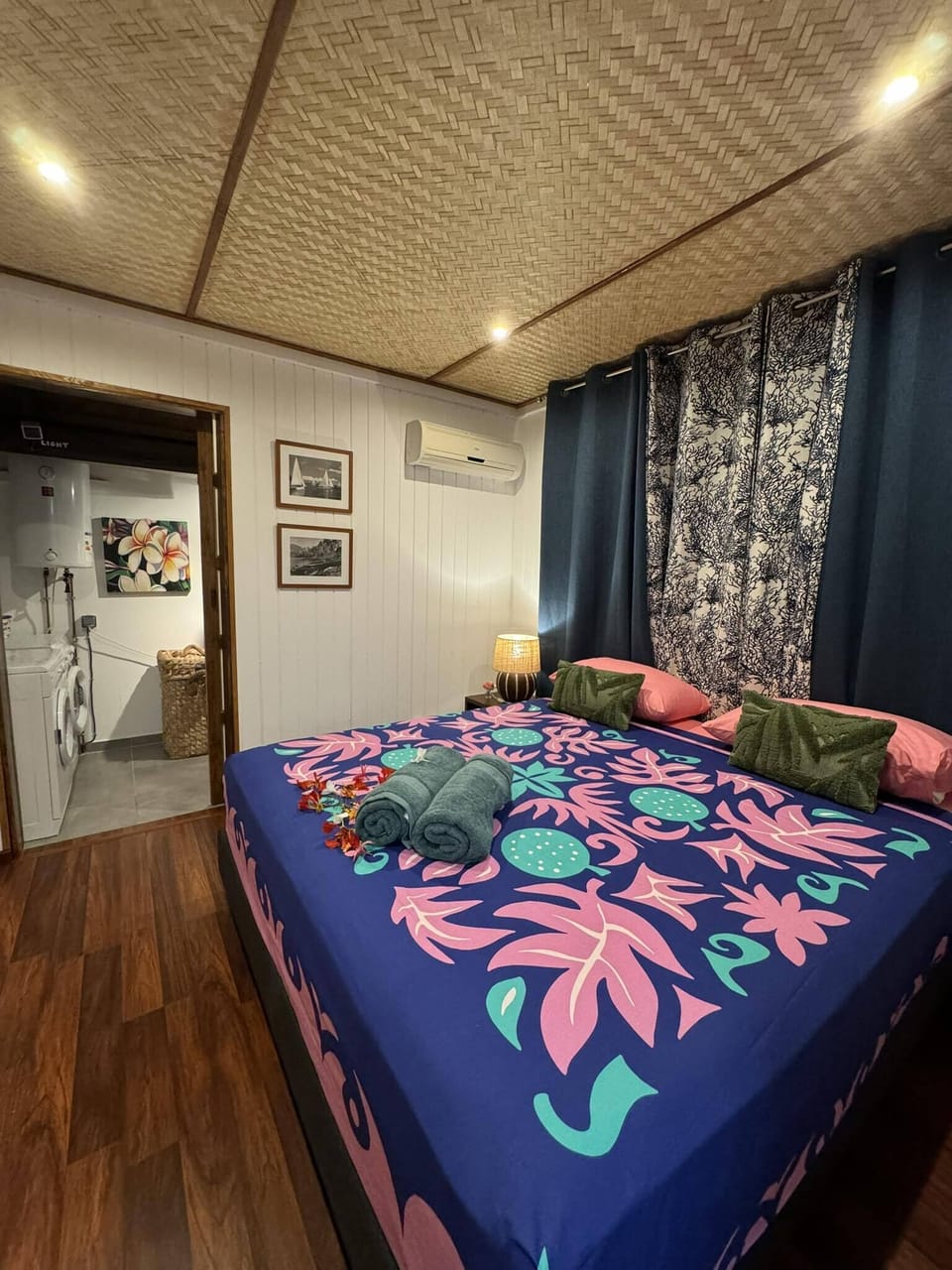 Iron/ironing board, WiFi (free)