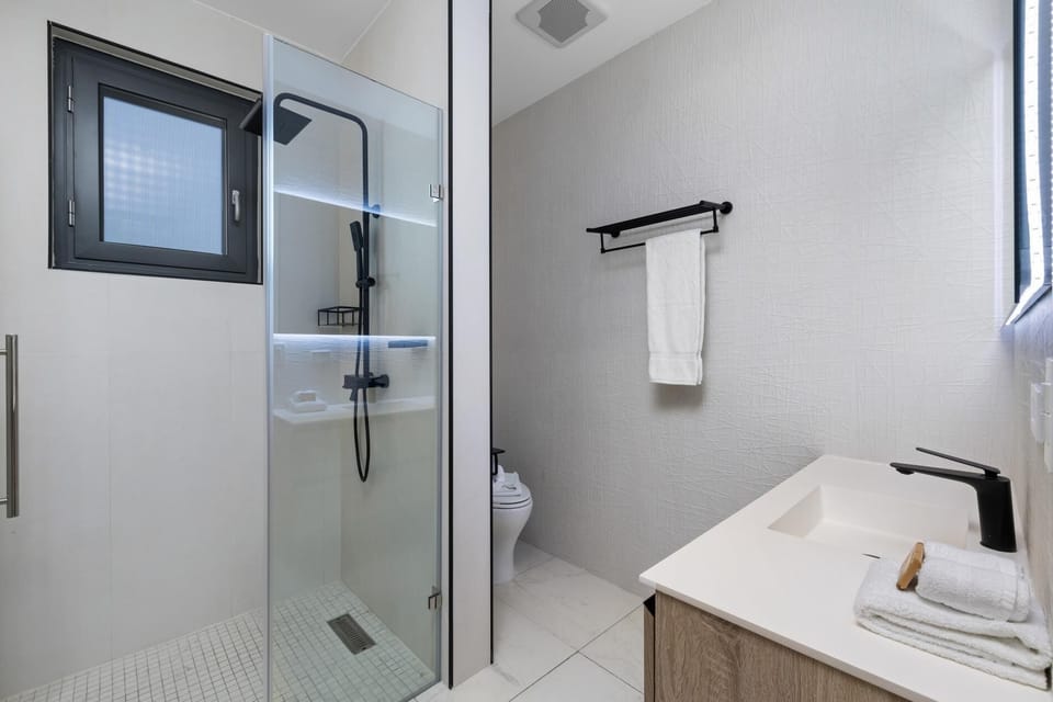 Modern Luxury Condo Resort & Pool Amenities  Gym (17827)