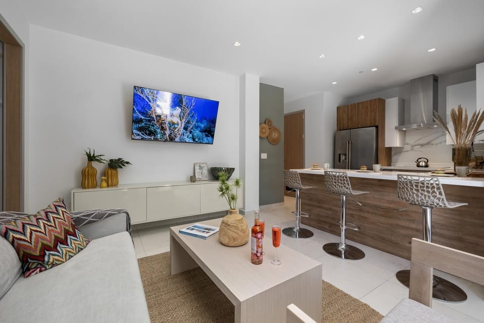 Modern Luxury Condo Resort & Pool Amenities  Gym (17812)