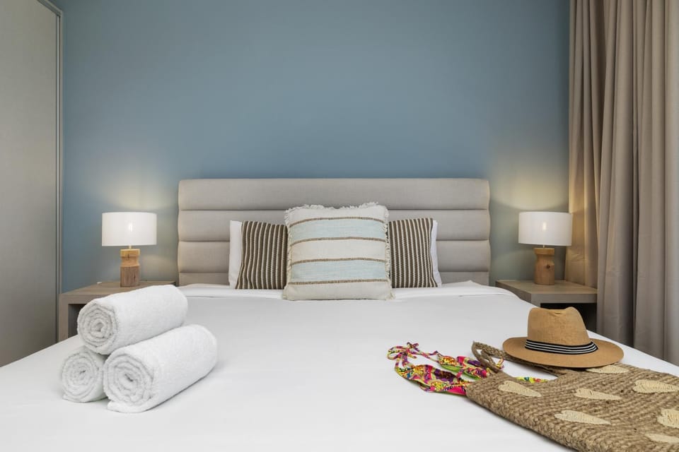 Modern Luxury Condo Resort & Pool Amenities  Gym (17823)