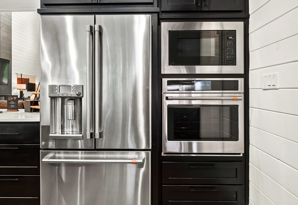 This kitchen perfectly combines elegance and convenience, making cooking a pleasure.
