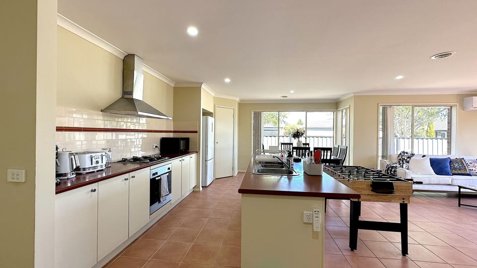 Standard Villa, 4 Bedrooms, Non Smoking, Kitchen | Private kitchen | Full-size fridge, microwave, oven, stovetop