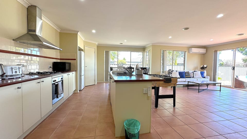 Standard Villa, 4 Bedrooms, Non Smoking, Kitchen | Private kitchen | Full-size fridge, microwave, oven, stovetop