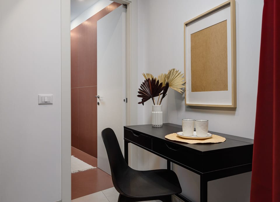 City Room | 1 bedroom, Egyptian cotton sheets, premium bedding, desk