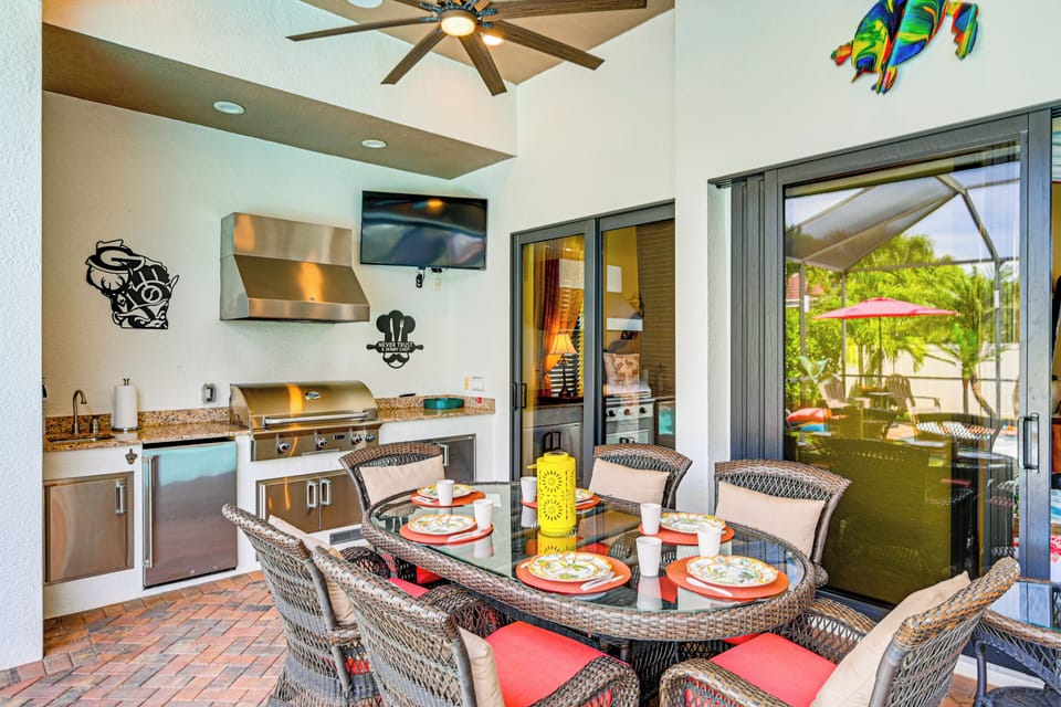 Outdoor Kitchen | Smart TV