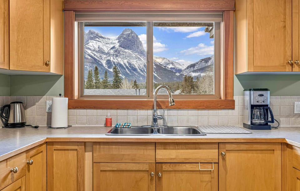 Cook with a view—mountains included