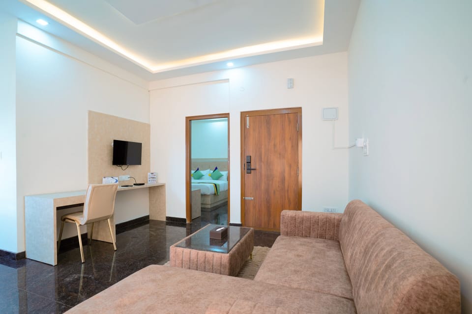 Deluxe Room | In-room safe, desk, soundproofing, iron/ironing board