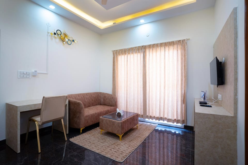 Deluxe Room | In-room safe, desk, soundproofing, iron/ironing board
