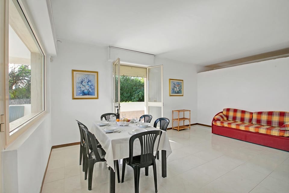 Family House, 3 Bedrooms, 2 Bathrooms (Villa Dei Fanti - Beachfront Villa) | Dining