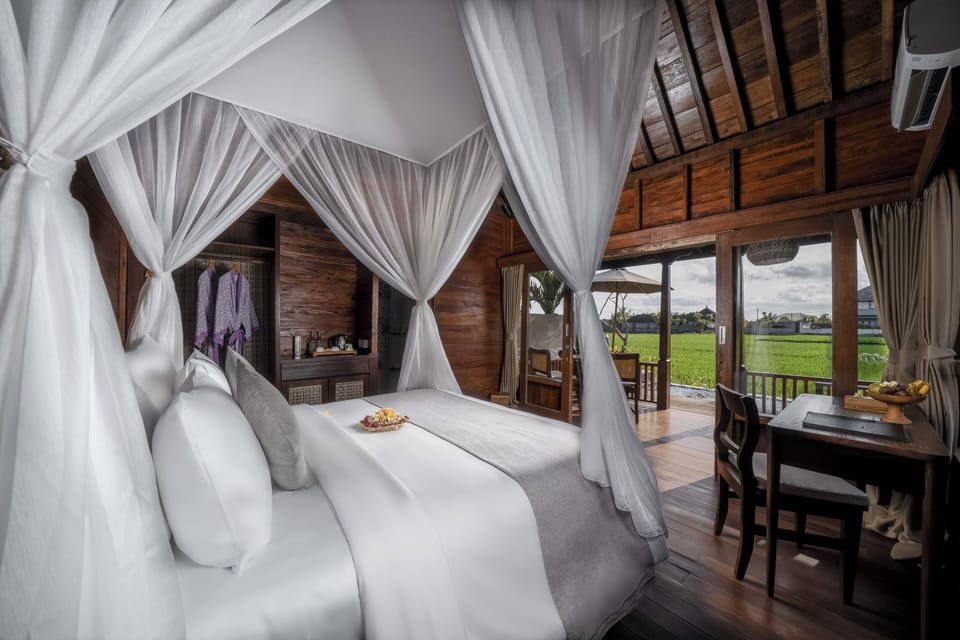 Paddies View Wooden Pool Villa with Free Shuttle to Ubud | Minibar, in-room safe, desk, laptop workspace