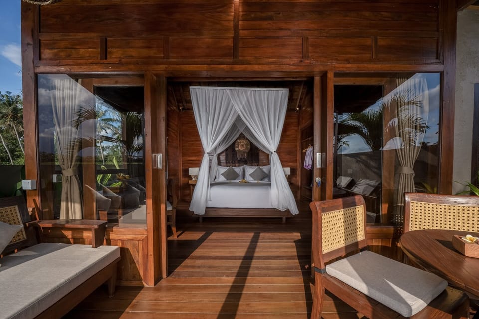 Paddies View Wooden Pool Villa with Free Shuttle to Ubud | Minibar, in-room safe, desk, laptop workspace